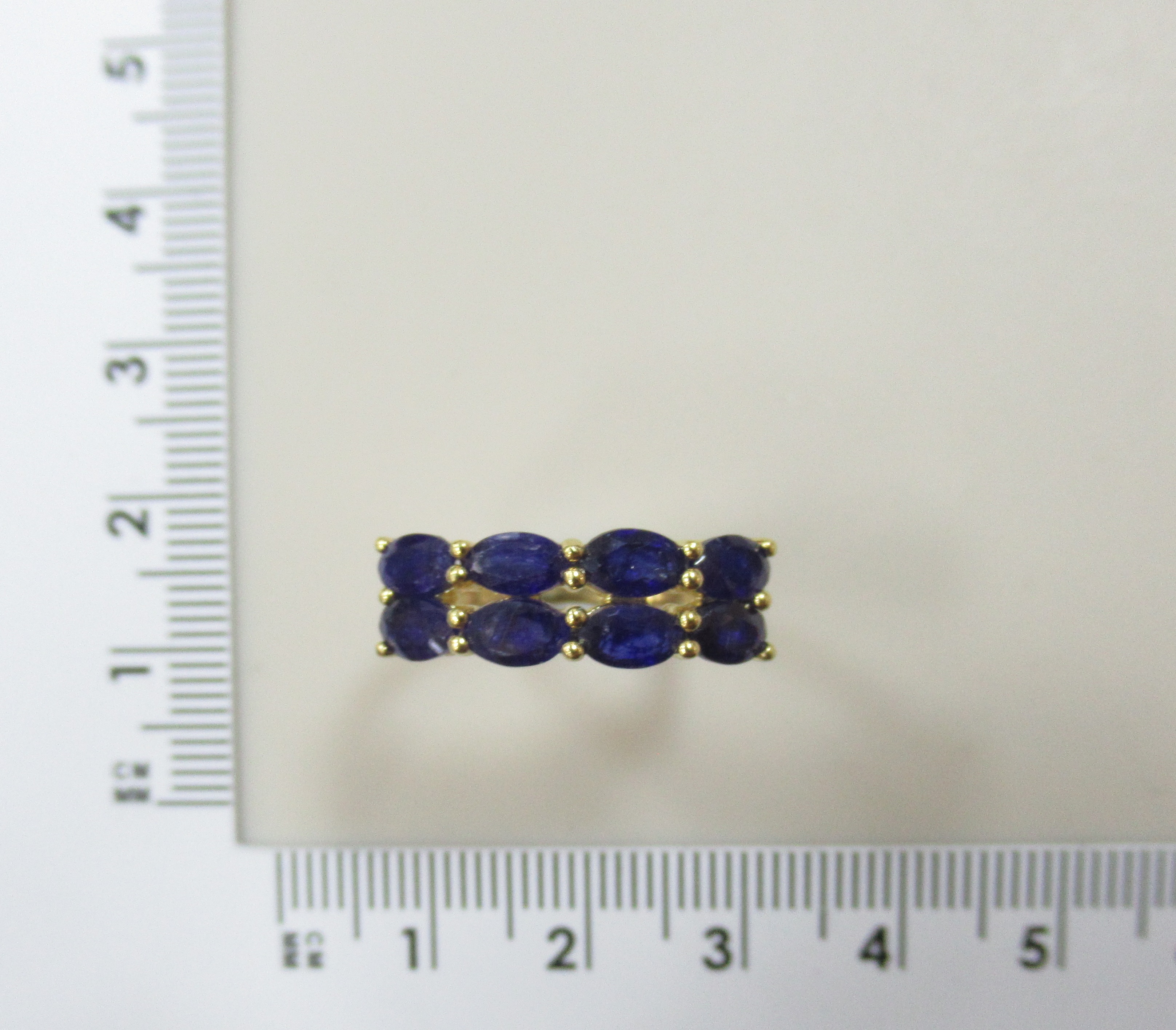 Серебряное кольцо с сапфирами